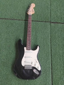 Guitarra eléctrica Squier Strat - negra - Imagen 1 de 13