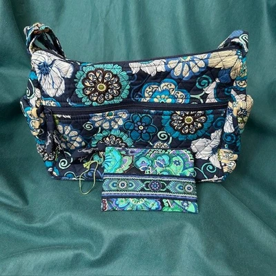 Cartera Mediana Vera Bradley MOD FLORAL AZUL Retirada Crema Verde azulado + Mini Bolsa Usada en Excelente Condición Foto 1 de 4