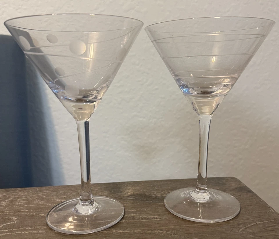Par de gráficos surtidos de vidrio Martini de Lenox 7 1/4" x 4 5/8" espiral y con puntos Foto 1 de 3