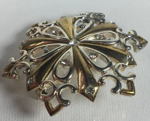 Vintage Metal & Rhinestones Snowflake Shape Brooch Pin Gold Tone Women's Jewelry - Picture 1 of 9