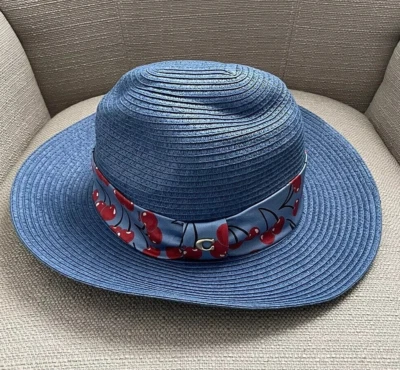 Auténtico sombrero Coach de ala de paja con estampado de cereza azul nuevo con etiquetas Foto 1 de 4