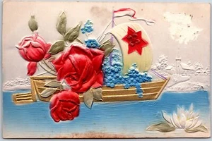 Tarjeta postal publicada flores rosas rojas en relieve felicitaciones y deseos de 1910 - Imagen 1 de 2