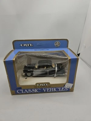 Литой под давлением автомобиль ERTL Toys R Us Special 1952 модель Cadillac 62 #CRS - Изображение 1 из 4