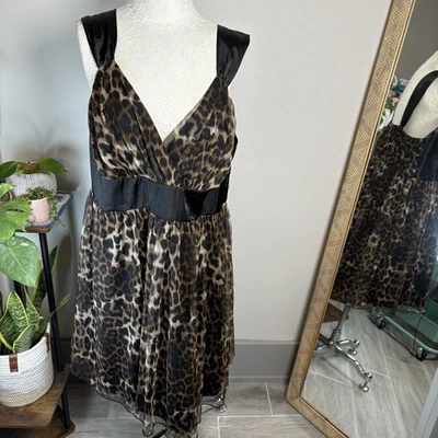 Vestido estilo muñeca bebé forrado con superposición de tul estampado de leopardo Torrid para mujer 18 ~ Foto 1 de 4