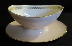 LENOX PINK CARIBBEE X444 GRAVY BOAT IN MINT CONDITION - Picture 1 of 2