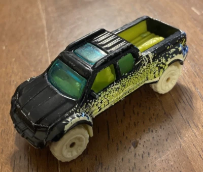 Camión Matchbox 2007 Badlander 4x4 piel de serpiente neón neumáticos de barro base china Foto 1 de 4