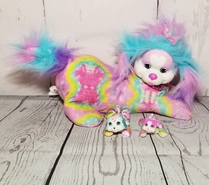 Puppy Surprise Hund Plüsch Taffy Regenbogen Batik Mama Hund mit 2 Welpen Set 2016 - Bild 1 von 11