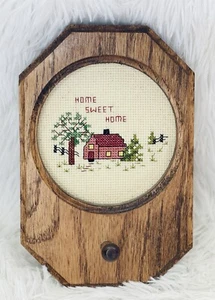 Vintage Home Sweet Home Kreuzstich Holz Wandhänger Hüte Schlüssel Schal Landhaus Kern - Bild 1 von 6