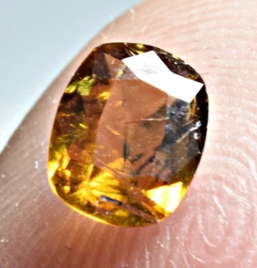 Bastnaesita facetada transparente natural de alta calidad de Pakistán de 0,65 quilates - Imagen 1 de 4