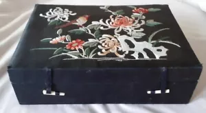 ANTIKE FLORA FAUNA BESTICKT SCHWARZE SEIDE SCHMUCKBOX - Bild 1 von 12