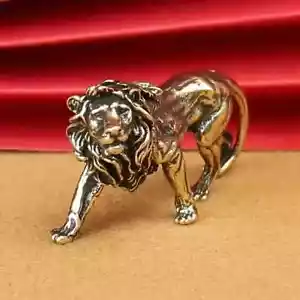 Statua Leone Vintage in Ottone - Un Simbolo Senza Tempo di Forza ed Eleganza - Foto 1 di 4