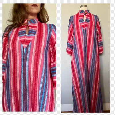 Nuevo de Lote Antiguo 1970 Mervyn’s Cremallera Rosa Arco Iris Rayas Kaftan Terrycloth Bata Talla S Foto 1 de 4