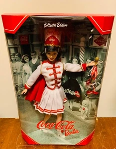 Coca Cola Marjorette Barbie Puppe Neu in OVP - Bild 1 von 1