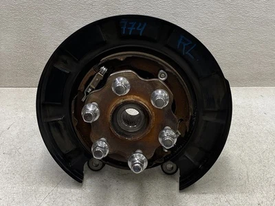 2011-2017 年 INFINITI QX80 QX56 限量后部左侧轴扣原始设备制造商 LOT774 — 第 1/4 张图片