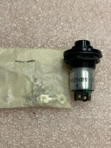 '1 PIECE' - PN# MS25089-3C SWITCH, PUSH NSN: 5930-00-501-1749 - Picture 1 of 9
