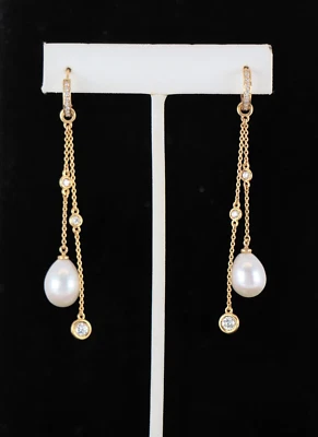 Aretes tipo argolla colgantes de perlas de diamantes con bisel redondo de oro amarillo de 18k Foto 1 de 4