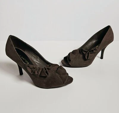 Zapatos Ann Marino Peep Toe Tacones Gamuza Volantes Tacón Alto Talla 7 Taupe Mocha Foto 1 de 4