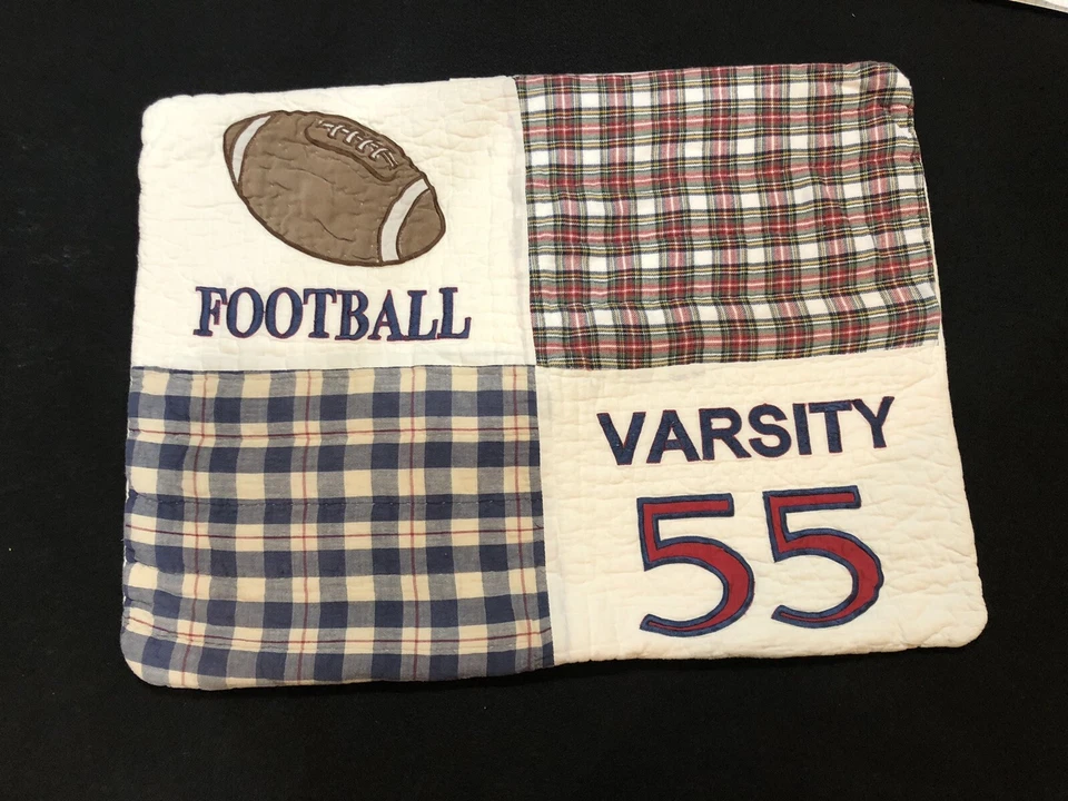 FIELD DAYS Almohada Estándar Acolchada Niños Falsa Fútbol Universitario Deportes Bordada Foto 1 de 4