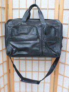 Maletín de cuero para computadora portátil Tumi 18" X 12" X 5-6" expandible con correa para el hombro - Imagen 1 de 4