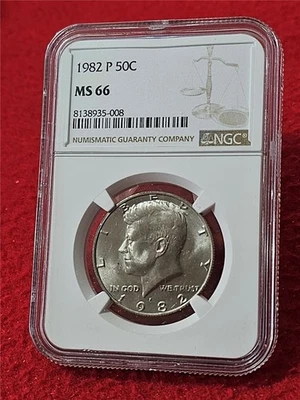 1982-P UNCIRCULATED KENNEDY HALF DOLLAR  NGC MS 66                   #T6278 - Image 1 of 2