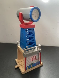 Thomas & seine Freunde Holzeisenbahn SSRC Strahler Suchscheinwerfer Turm Zug funktioniert - Bild 1 von 8
