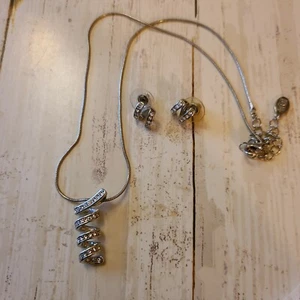 BIJOUX TERNER Silver Tone 16" necklace and matching pierced earrings jewelry n1 - Picture 1 of 4