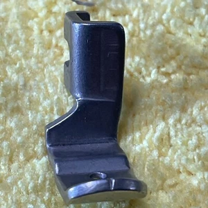 Singer Simanco 121441 Gathering Shirring Foot Sewing Featherweight USA - Picture 1 of 4