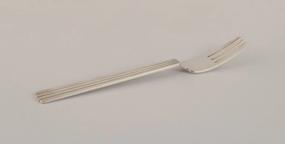 Tenedor de cena Georg Jensen Bernadotte en plata de ley Foto 1 de 4