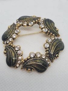 Vintage Monet Green Wreath Brooch Rhinestone Enamel Paisley Circle Gold Tone - Picture 1 of 5