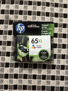 HP 65XL inchiostro tricolore originale. Data di scadenza: FEBBRAIO 2022 - Foto 1 di 2