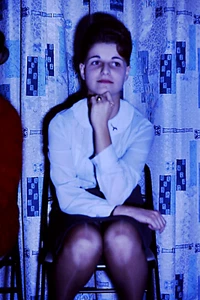 1963-Vintage 35mm Slide, Lady Modeling, sitting for Amateur Photographer # 7071 - Picture 1 of 1