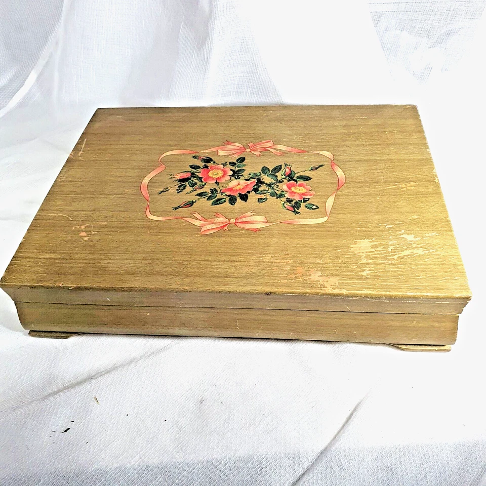 Cofre de servicio vintage de madera plateada años 50 de International - plata o joyería Foto 1 de 4