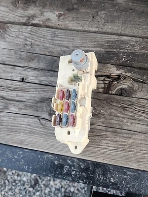 1992-1995 Toyota Pickup OEM Interior Fuse Box Relay Integration 82641-35090 - Image 1 of 2