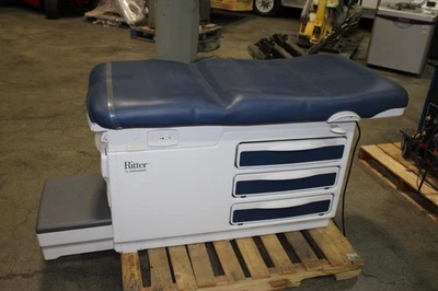 Midmark Ritter 204 Exam Table - Image 1 of 4