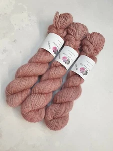 MOODY Corriedale DK weight yarn, 100g, CORAL - Picture 1 of 7