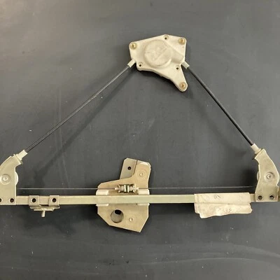 60733966 Alfa Romeo Milano / 75 - Ventana delantera izquierda pista - FISPA Foto 1 de 4