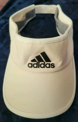 Gorra visera blanca Adidas con correa ajustable Foto 1 de 4