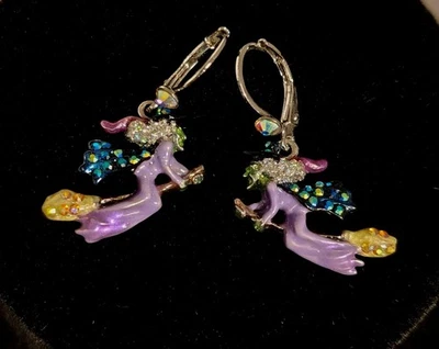 Hermosos Pendientes Kirks Folly Bruja del Oeste Palanca Trasera Tono Plateado  Foto 1 de 3