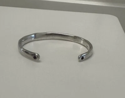 Brazalete abierto con cristales chapado en plata de ley Uno de 50 Foto 1 de 4