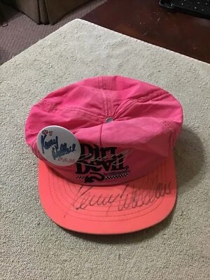 АВТОГРАФ винтажный 1992 KENNY WALLACE #36 грязь дьявол бейсбольная кепка/шляпа и значок - Изображение 1 из 4