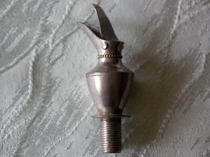 alter Weinflaschengießer Metall mit Klappe zum Aufschrauben - Bild 1 von 1