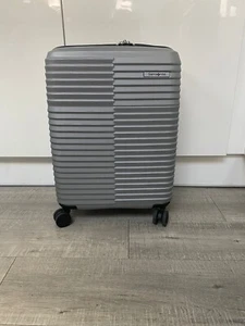 NEW Samsonite Cabin Size Hard Silver Suitcase with USB port, 360° Rotate & 44L - Picture 1 of 9