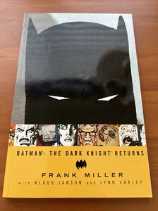 DC Comics Batman: The Dark Knight Returns Triumphant Hunts Falls Graphic Novel - Picture 1 of 10