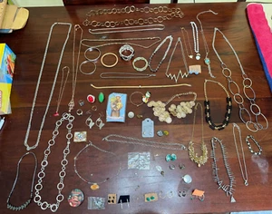MIXED JEWLERY LOT - EARRINGS, RINGS, BRACELETS, NECKLACES, PINS- MORE - Picture 1 of 14