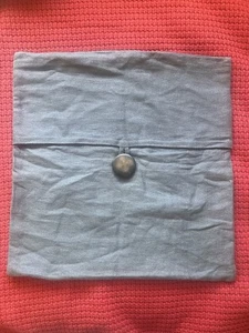 POTTERY BARN “BIG BUTTON” LINEN ACCENT PILLOW COVER BLUE 18”X18” - Picture 1 of 5