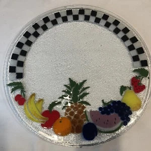 Plato de vidrio fundido Peggy Karr de 13 3/4" con diseño de frutas y cuadros - Imagen 1 de 4