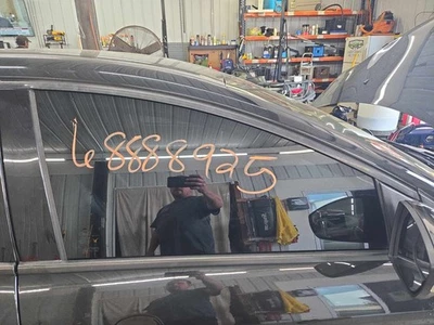 Vidrio delantero derecho usado para puerta delantera se adapta a: Ford Focus 2014 delantero derecho grado A Foto 1 de 4