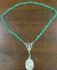 ST. JUDE WRIST CHRISTIAN RELIGIOUS PRAYER ROSARY 7 INCH GREEN BEADS ITALY - Picture 1 of 5
