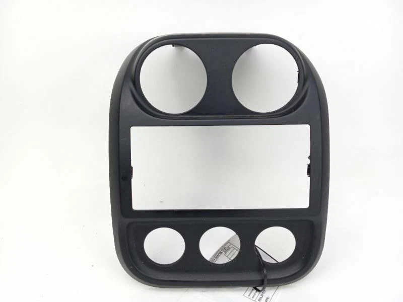 Jeep Patriot 2014 bisel de tablero Foto 1 de 4