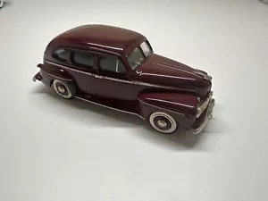 1:43 WESTERN MODELS WMS77 1946 FORD BERLINA Marrone - Foto 1 di 5
